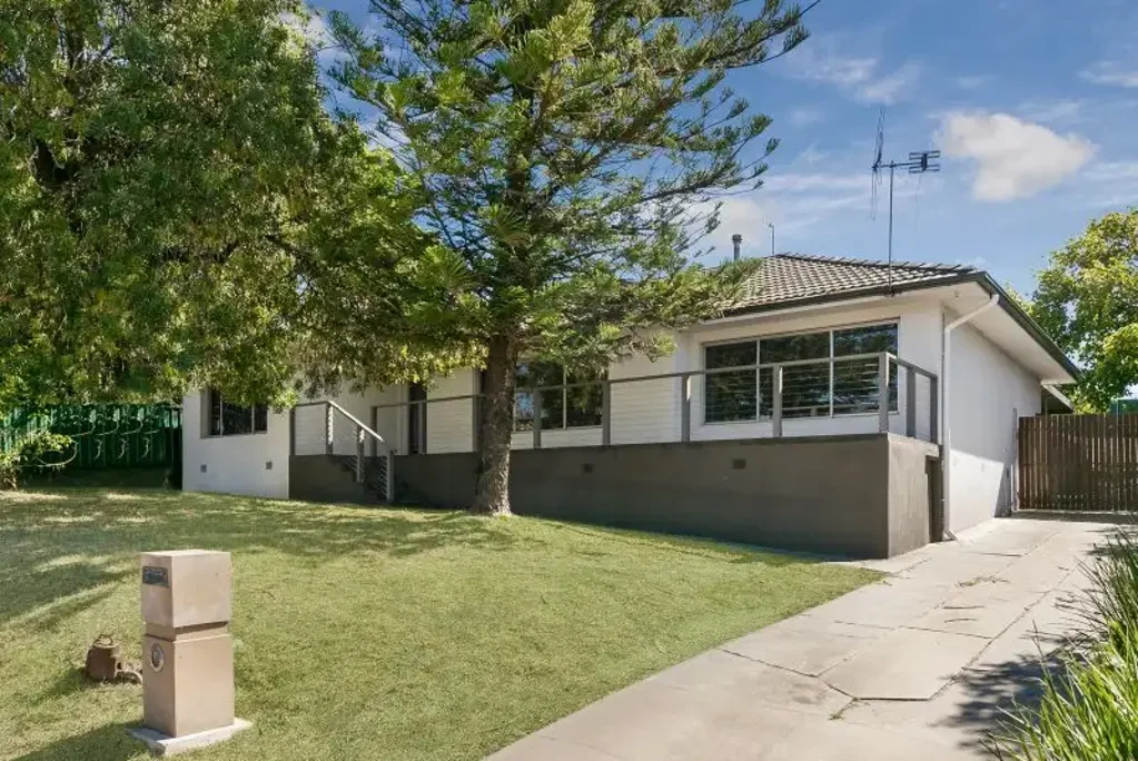 North Bendigo 4બેડરૂમ Quarter-Acre Opportunity – Spacious Family Living Minutes from the CBD