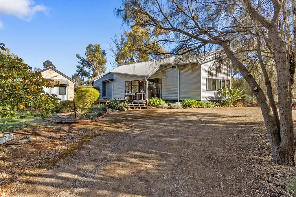 16 Wakefield Road, Leasingham, SA 5452