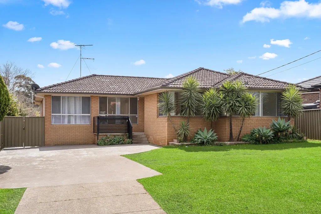 Air Conditioned, Three Bedroom House with Modern Interior!