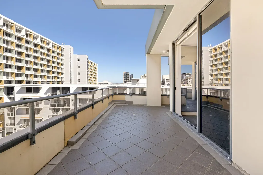 Top-floor penthouse with wrap-around terrace