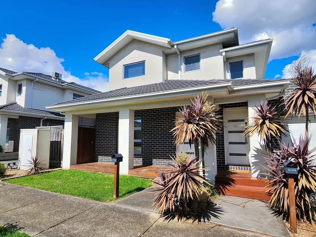 Beautifully Presented Two Bedroom Unit!