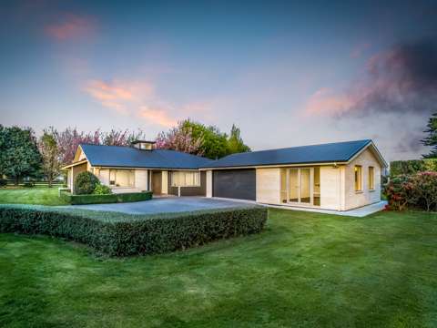 Yaldhurst 4部屋 Country lifestyle with town convenience.