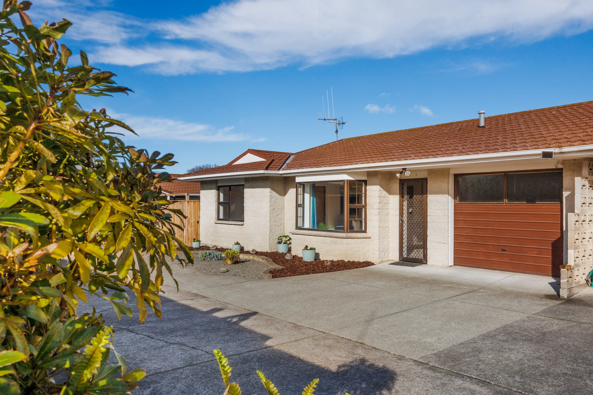 Roslyn 2Kwarto Low-Maintenance Living in a Prime Location