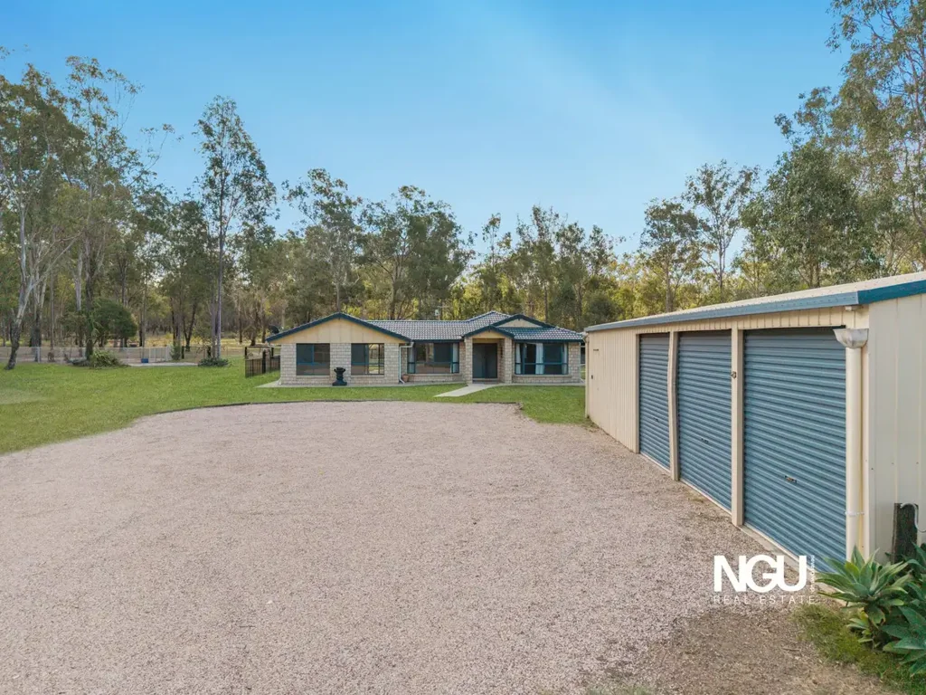 Lockyer Waters 4Kwarto If a lifestyle of space, serenity, and comfort is what you desire, look no further!