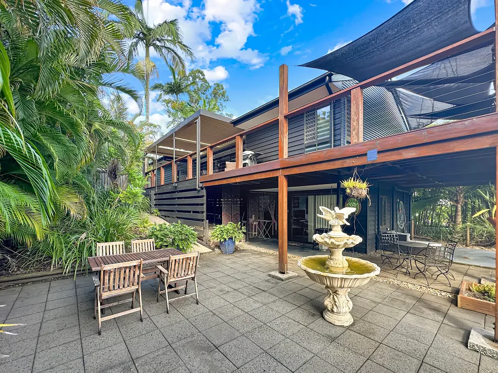 Macleay Island 3 Bedroom Dual Living with Bay Views - North End of Macleay Island