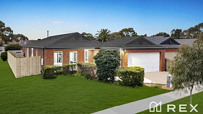 Cranbourne West 3Habitaciones Absolute Charmer with Dual Living – Fully Renovated!