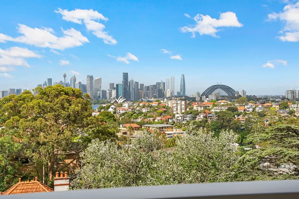 Fully furnished renovated 1 bedroom apartment with iconic harbour views