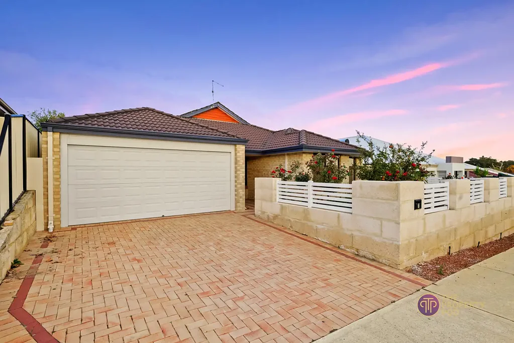 A Beautiful Family Home in Clarkson!