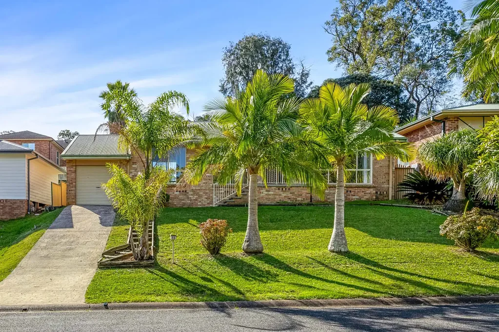 11 Endeavour Close, Woodrising, NSW 2284