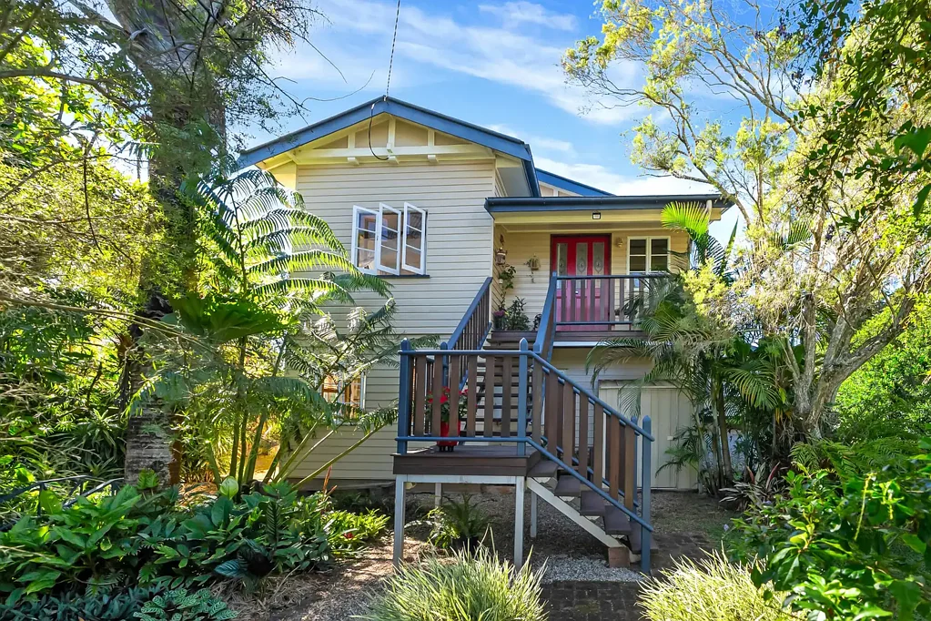 Atherton 5房  Timeless Queenslander Charm | Shed & Ample Parking Options | Multiple Living Zones