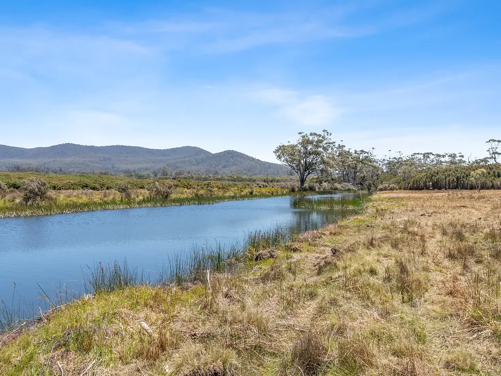 Coles Bay A Rare 100-Acre East Coast Escape