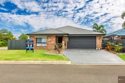 10 Brandon Court, Coral Cove