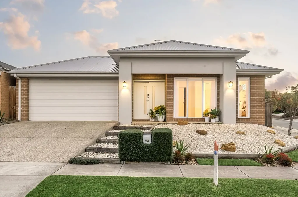 Armstrong Creek 4Moenga Light-Filled Family Living with Versatile Spaces