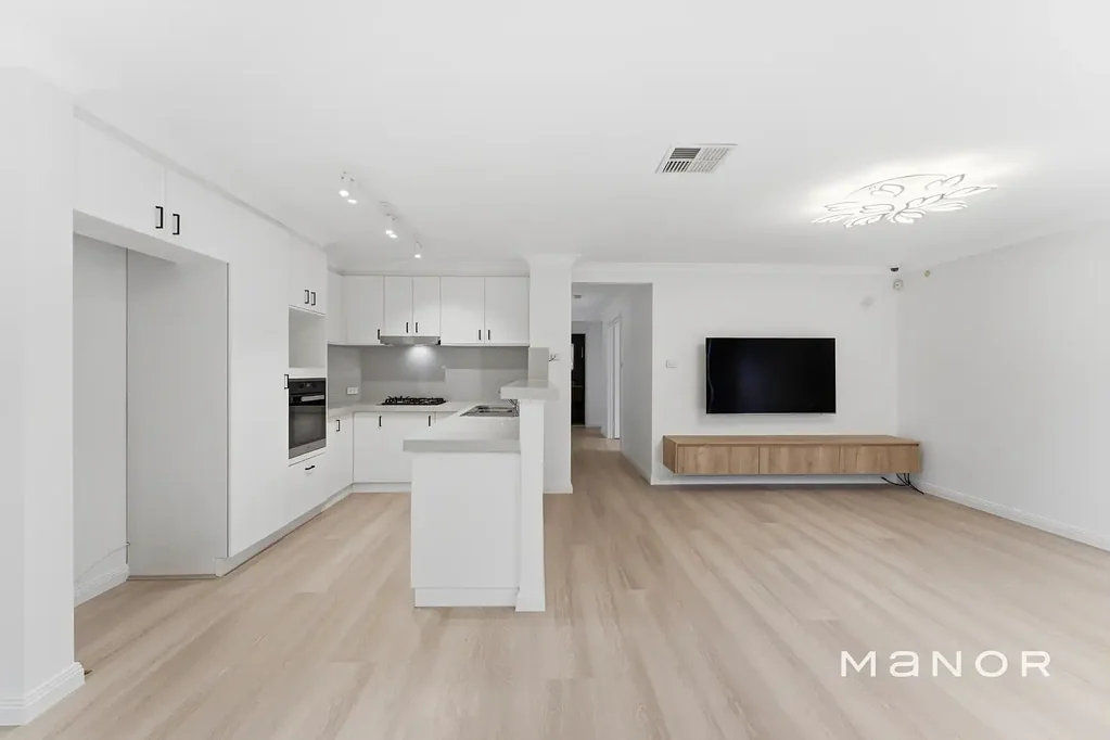 Family Living incl Premium Upgrades + Solar!