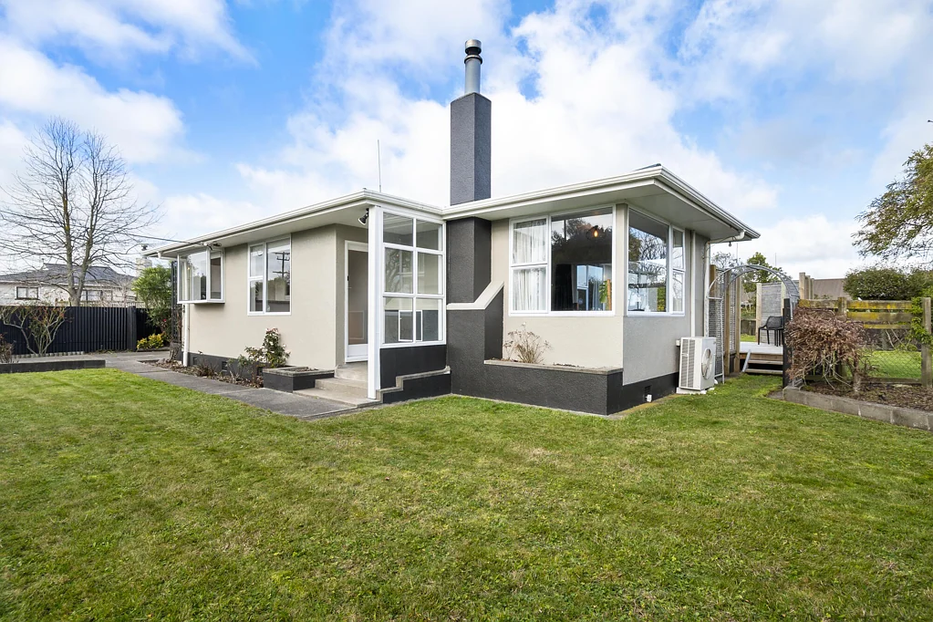 Feilding 3房  Move-in Ready with Character and Charm