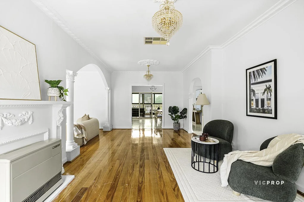 Box Hill North 3房 Box Hill North 优越地段的多功能家庭住宅，带独立工作室 Versatile Family Living with a Self-Contained Studio in Prime Box Hill North Location