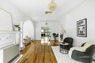 Box Hill North 3房 Box Hill North 优越地段的多功能家庭住宅，带独立工作室 Versatile Family Living with a Self-Contained Studio in Prime Box Hill North Location