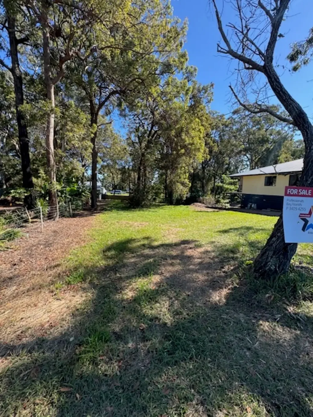 Macleay Island 岛屿瑰宝 1131平米平地 水景环绕 邻近海滩公园 游乐BBQ乐趣多 Large block on the North End