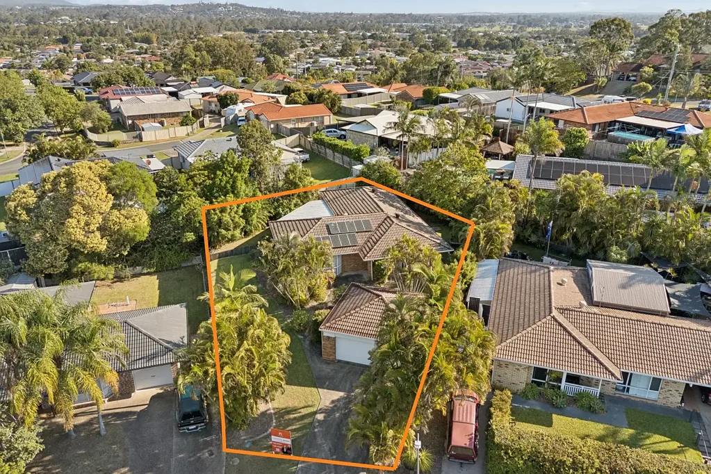 Tanah Merah 4房 宽敞的家庭生活，坐拥 846 平方米宽大地块 Spacious Family Living on a Generous 846m² Block