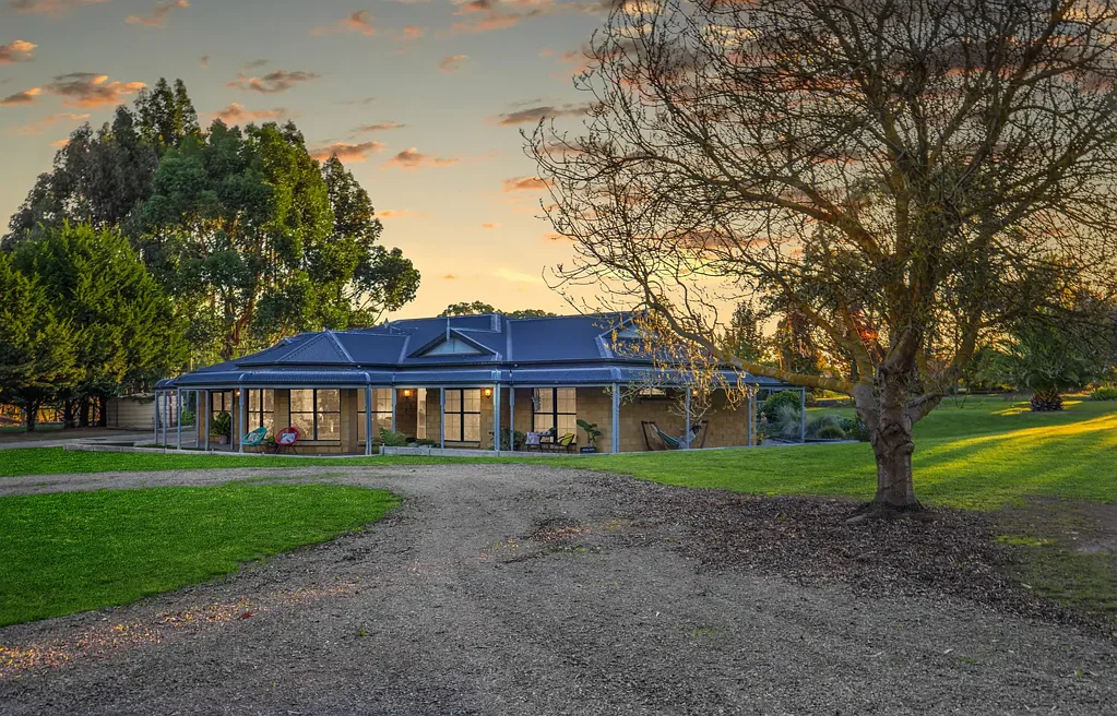 53 Roberts Road, Cobden, VIC 3266