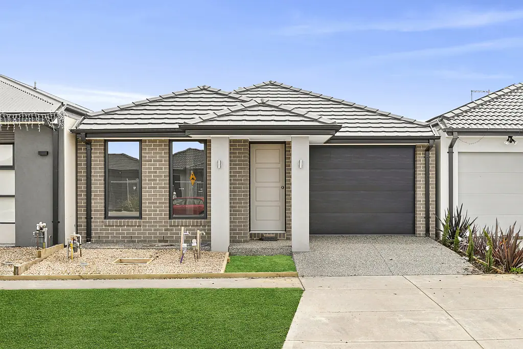 Cranbourne East 4Habitaciones Brand- New Comfort and Convenience!