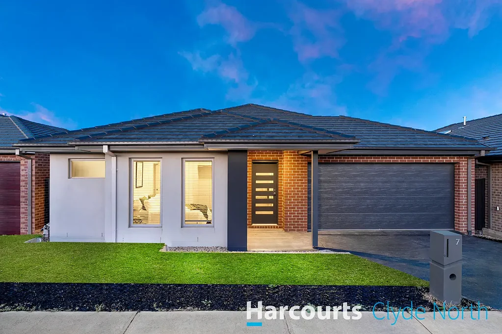 7 Risely Road, Clyde North, VIC 3978