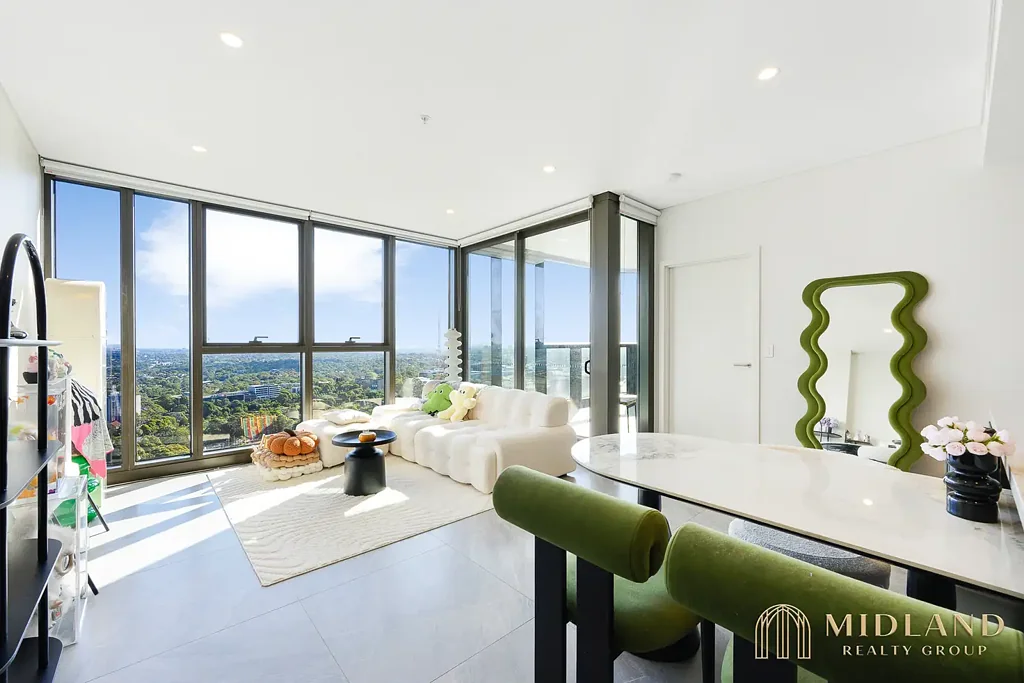 St Leonards 2침실 Elevated Two-Bedroom Residence Showcasing Sweeping, Uninterrupted Sydney Panoramas