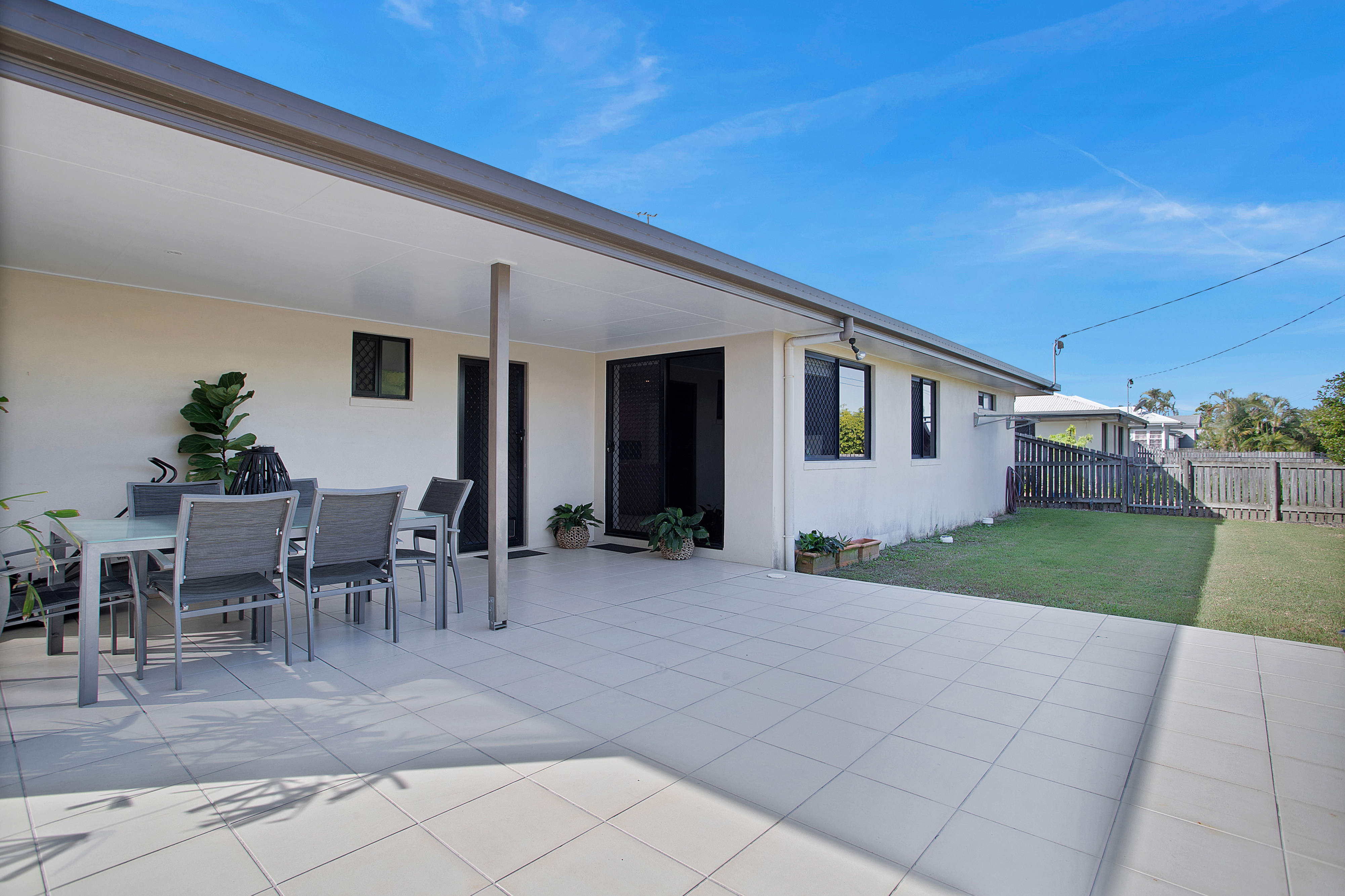 UNIT 2 15-17 CREEK ST, NORTH MACKAY QLD 4740, 0 phòng ngủ, 0 phòng tắm, Unit