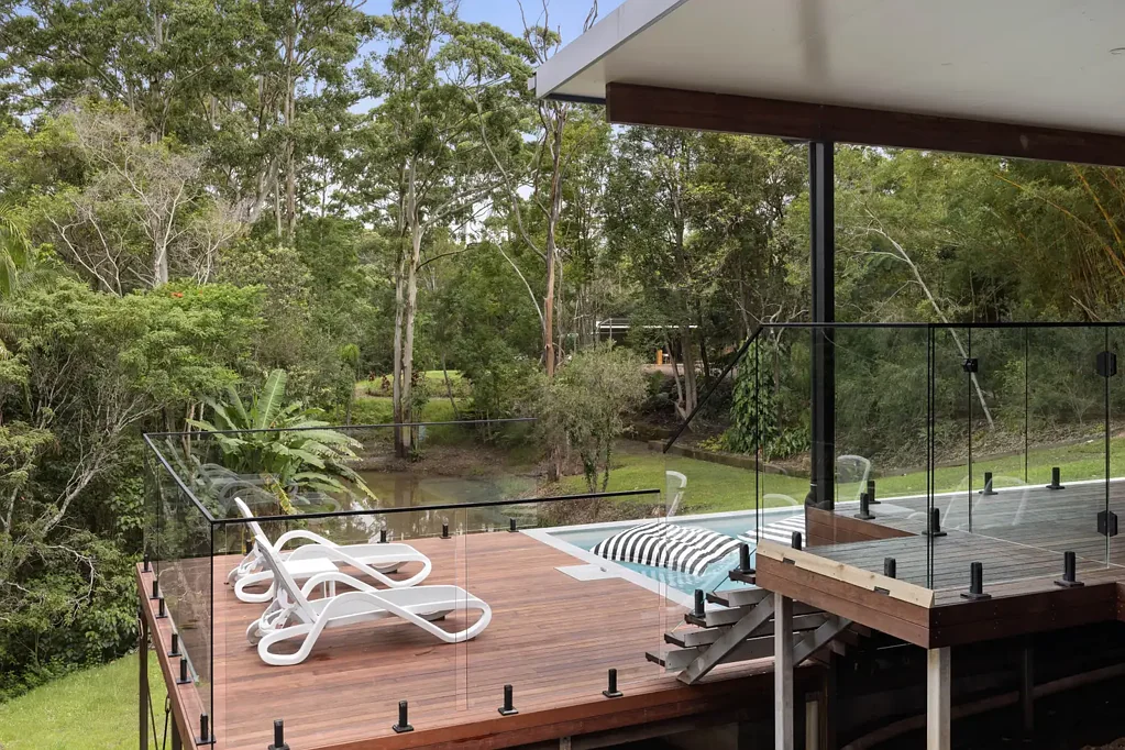 Mons 4房  Private Acreage Living with Subdivision Potential, Leafy Views & A Resort-Style Pool