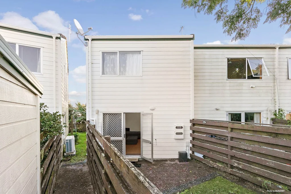 Mount Roskill 2部屋 Corner Unit! Affordable! Handy in MRG Zone!