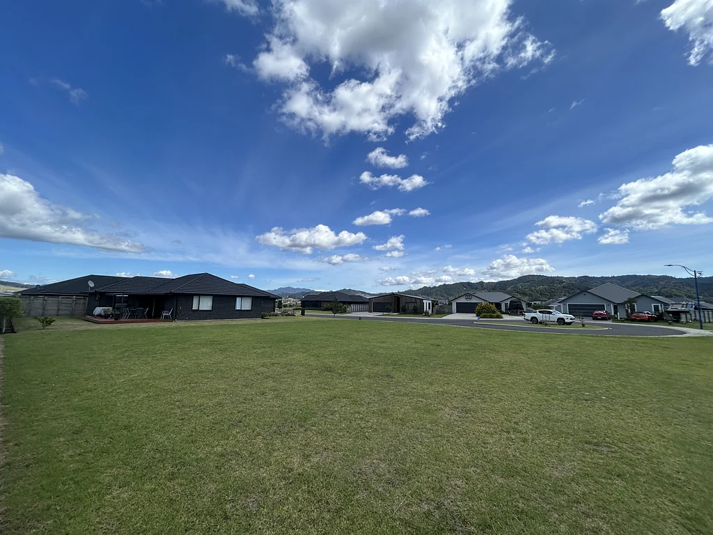 Whitianga Section in Whitianga Waterways, vendors want sold!