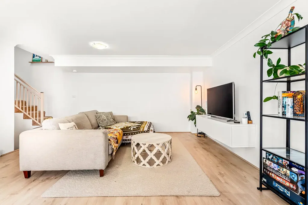 Dee Why 2ห้องนอน Spacious Dual-Level Apartment in the Heart of Dee Why