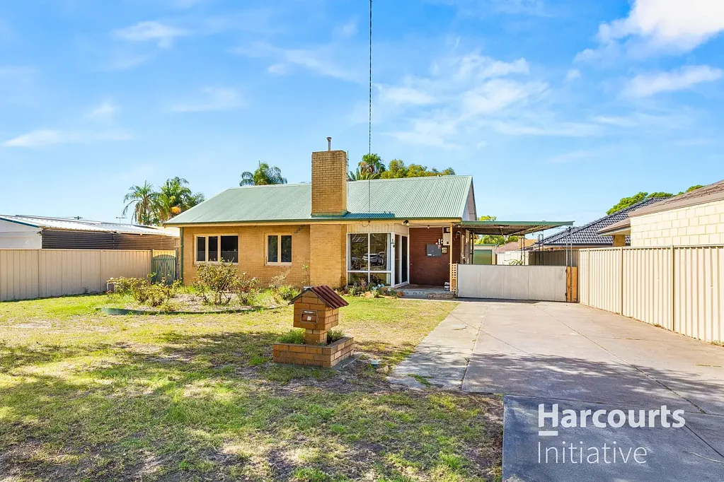 4 Crellin Way, Cloverdale, WA 6105