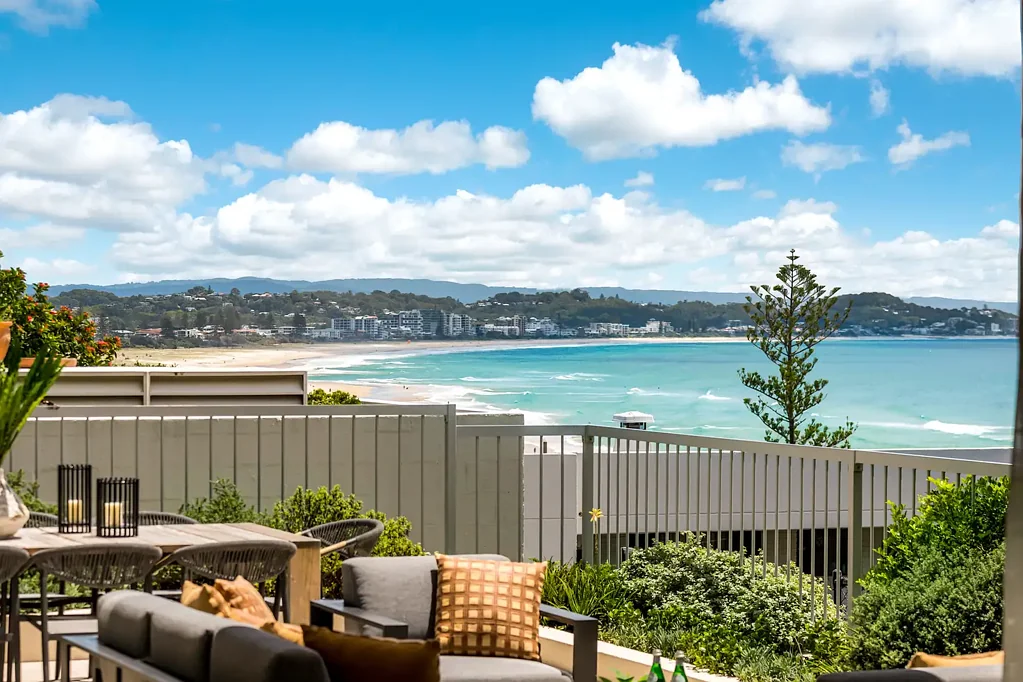 Coolangatta 3Phòng ngủ PODIUM APARTMENT IN BOUTIQUE BUILDING WITH OCEAN VIEWS