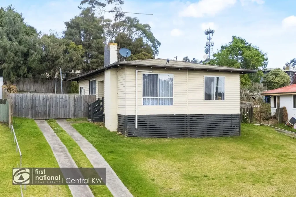16 Tulloch Street, Morwell, VIC 3840