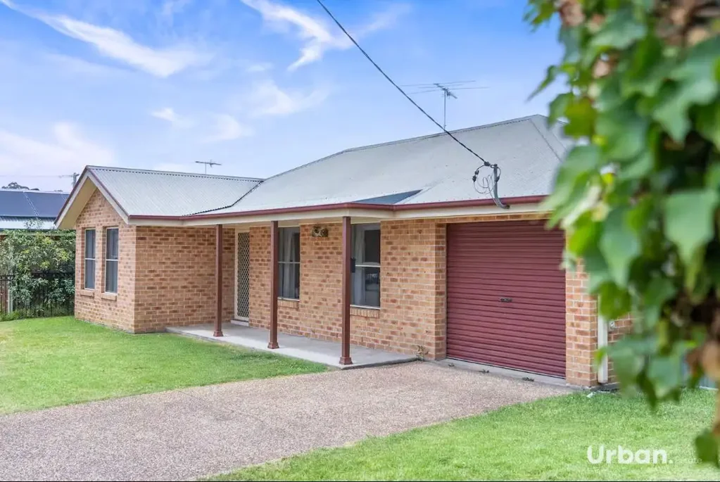 Three Bedroom Charming & Comfortable Living in Bellbird!
Can come fully furnished please enquire.