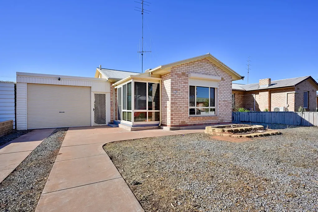 17 Booth Street, Whyalla Stuart, SA 5608
