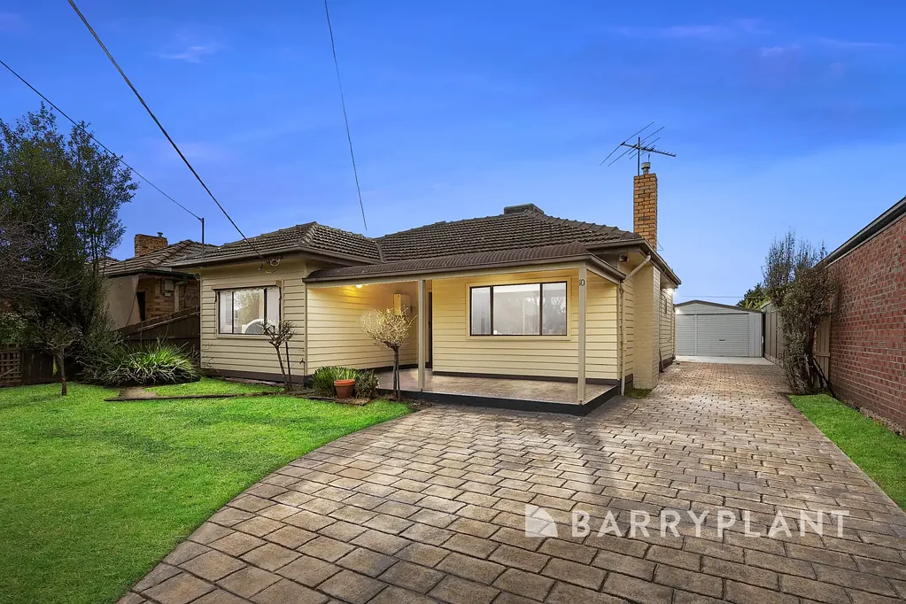 Sunshine North 4房 完美家庭生活，附带独立平房 Picture-Perfect Family Living with Bonus Bungalow