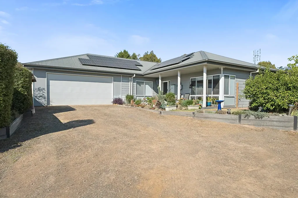 Modern Weatherboard Home with a Taste of Country Living