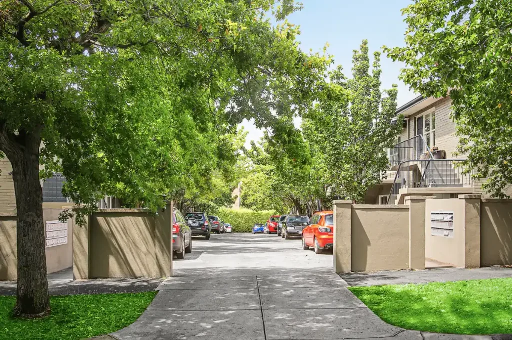 Fully Furnished Treetop Oasis in the Heart of Hawthorn!