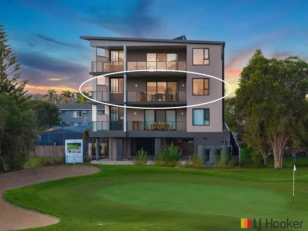 Batemans Bay 3침실 KUSA.....Luxury Apartment with Stunning Golf Course Views !