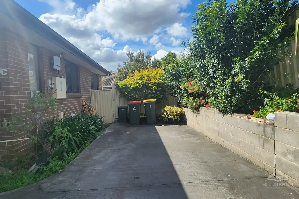 Well Maintained and Clean 4-Bedroom Duplex – A Few Steps Away from Girraween Public School!