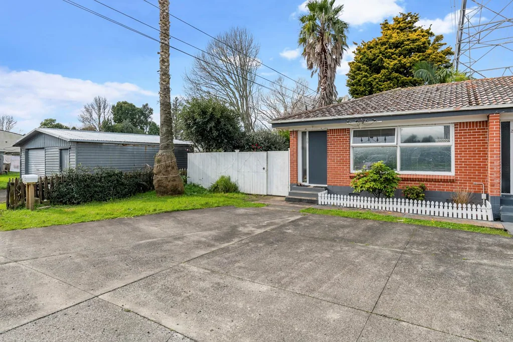 Mangere East 1ਬੈੱਡਰੂਮ Solid, Sunny & Well-Located Hidden Gem – Act Fast!