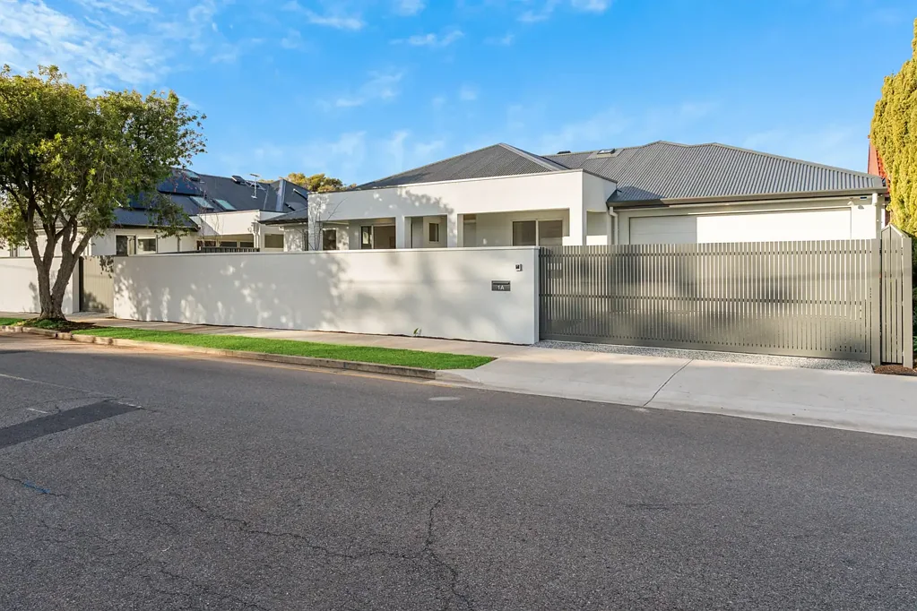 South Brighton 3 Bedroom EXQUISITE - SINGLE STORY BRAND NEW COURTYARD HOME - 500M TO THE SANDY BEACHES