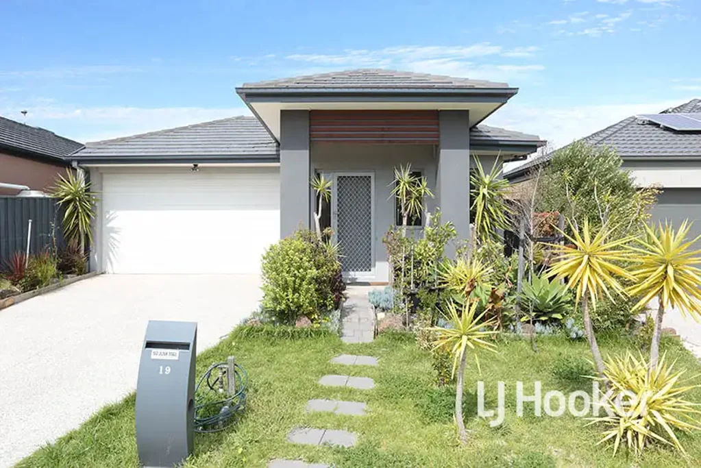Low-Maintenance Lifestyle in Prime Location - NOW TAKING APP