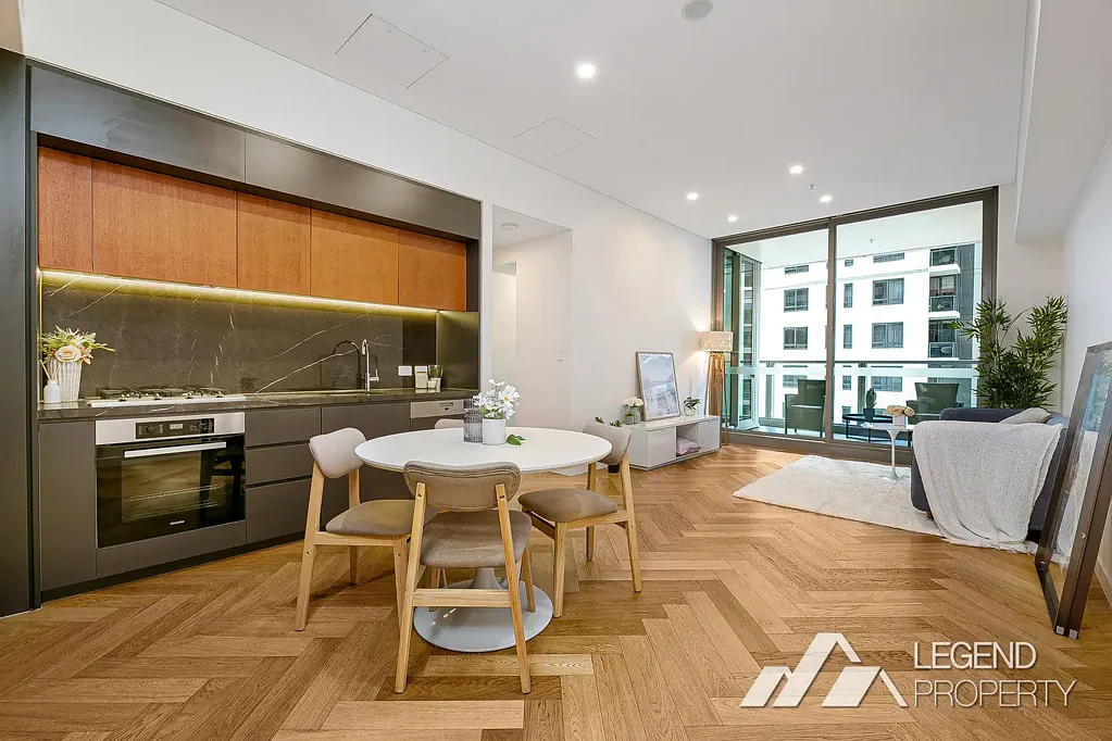 North Facing Luxury One Bed Plus Study Room in Heart of City