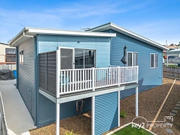 2/2 Elvie Court, Bridport