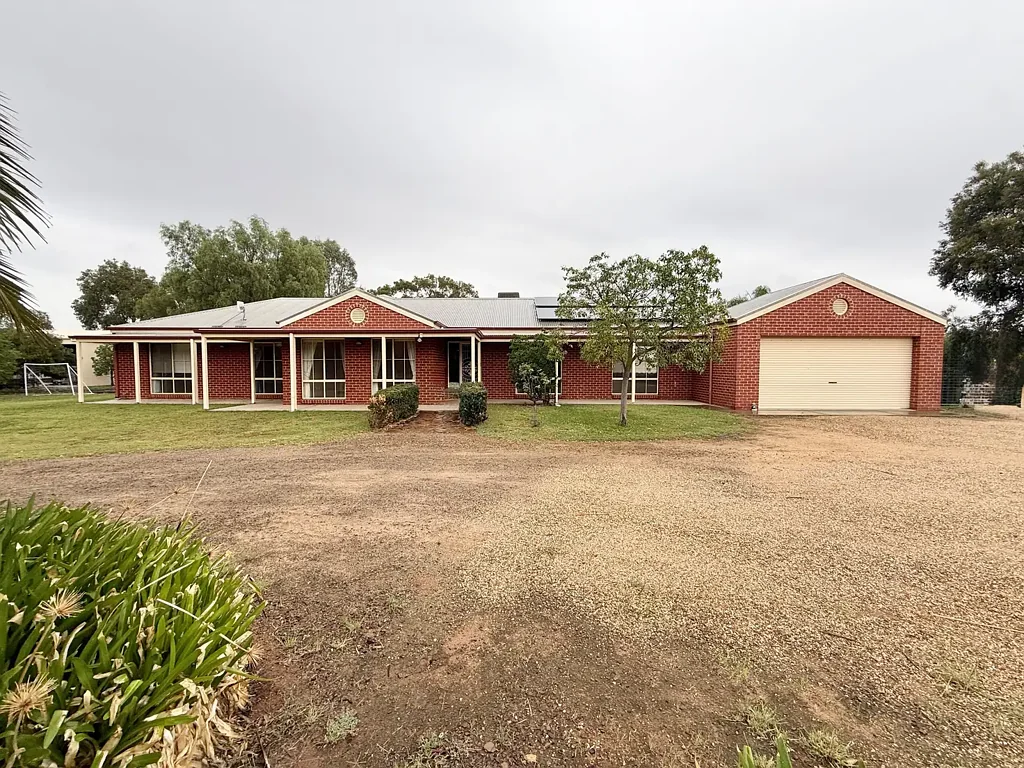 Ultimate Family Home ~ Space, Comfort & Country Living