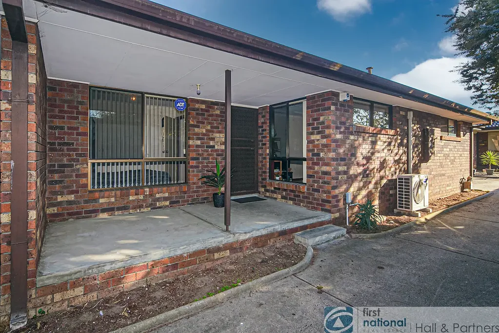 SPACIOUS UNIT IN THE HEART OF DANDENONG