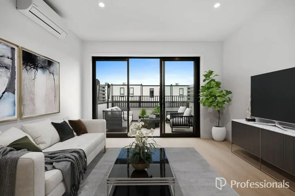 LUMINA ESTATE! BRAND NEW 2 BEDROOM TOWNHOUSE WITH BALCONY - Just a few steps to Aurora Village Town Centre